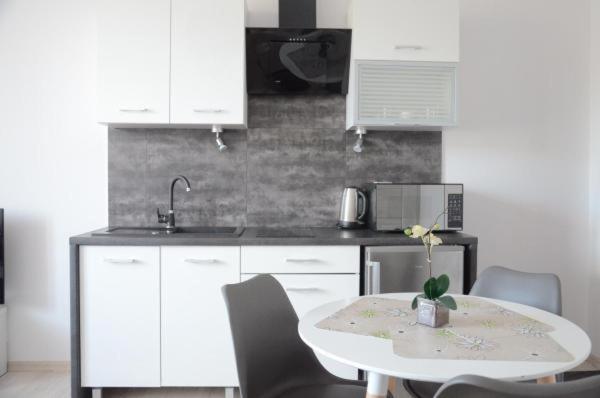 Multi Apartment Lakowa 18/13 เบียวิสตอก ภายนอก รูปภาพ